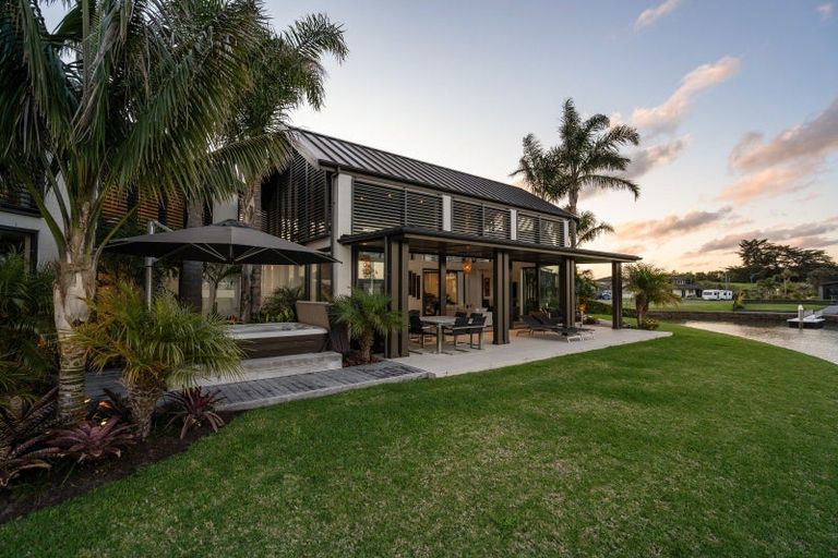 Photo of property in 3 Kuaka Grove, One Tree Point, 0118