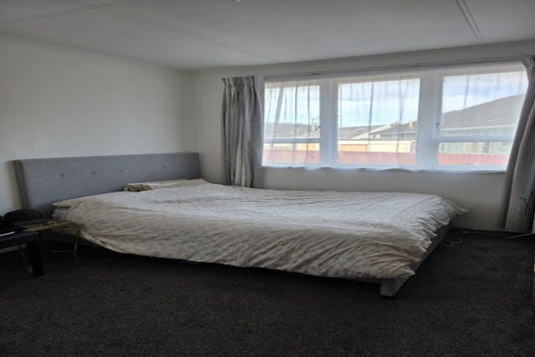 Photo of property in 6a Matahourua Crescent, Cannons Creek, Porirua, 5024