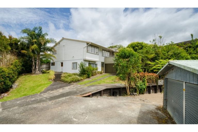 Photo of property in 50 Hebron Road, Waiake, Auckland, 0630