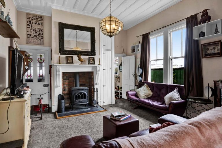 Photo of property in 194 High Street, Eltham, 4322