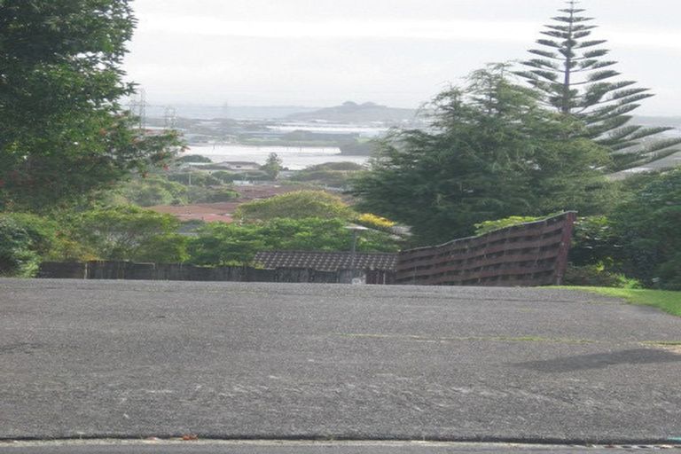 Photo of property in 32 Te Anau Place, Pakuranga Heights, Auckland, 2010