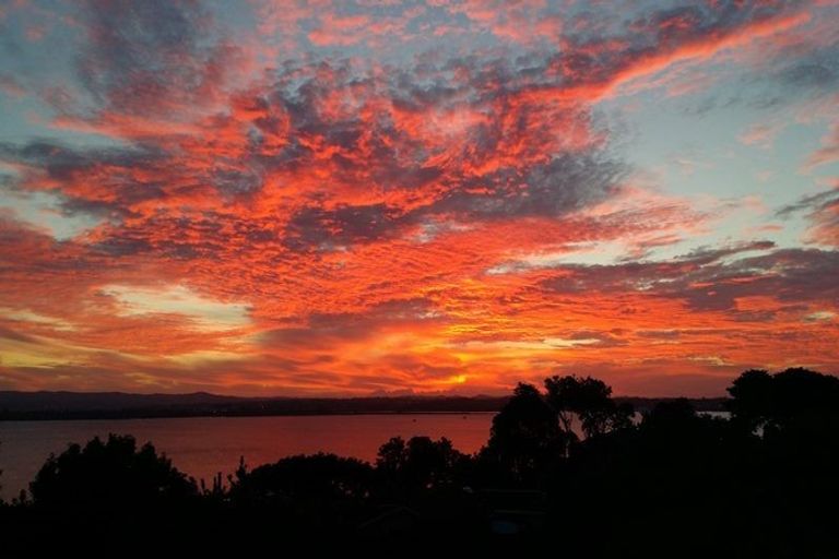 Photo of property in 2/126 Island Bay Road, Beach Haven, Auckland, 0626