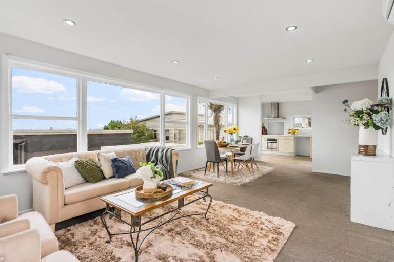 Photo of property in 559 Glenfield Road, Glenfield, Auckland, 0629