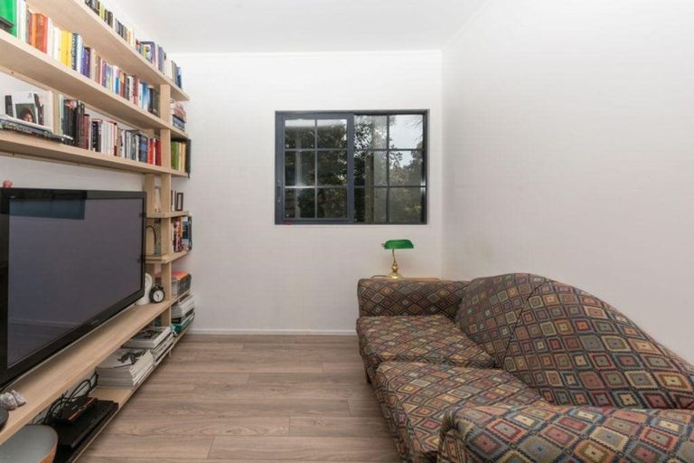 Photo of property in 24 Valley Road, Titirangi, Auckland, 0604