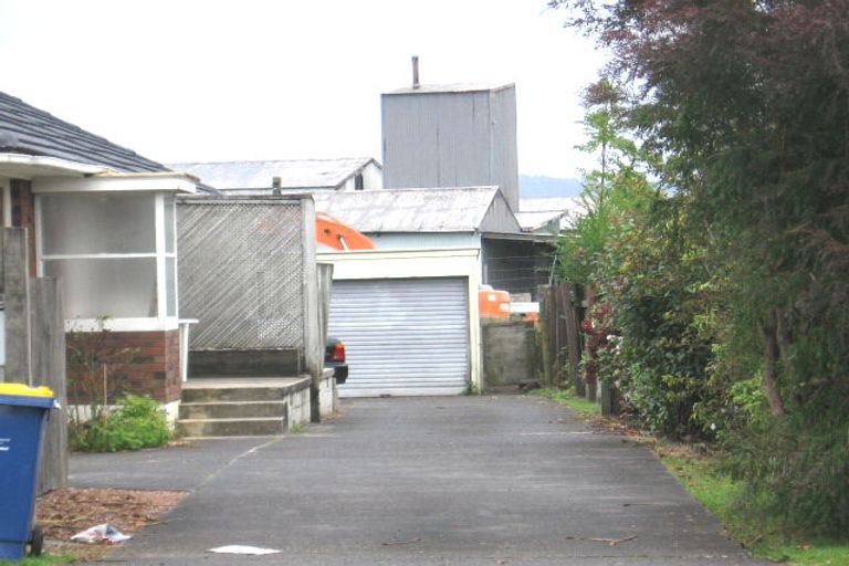 Photo of property in 1/116 Te Atatu Road, Te Atatu South, Auckland, 0610