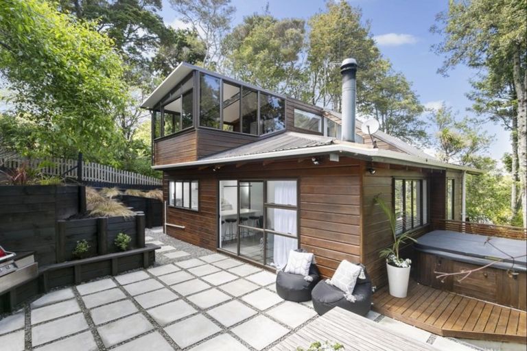 Photo of property in 3/57 Pupuke Road, Birkenhead, Auckland, 0627