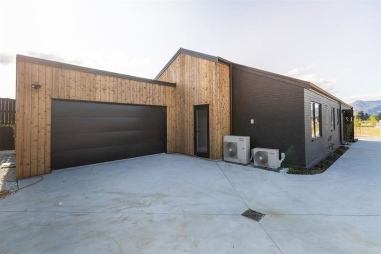 Photo of property in 17 Obelisk Street, Wanaka, 9305