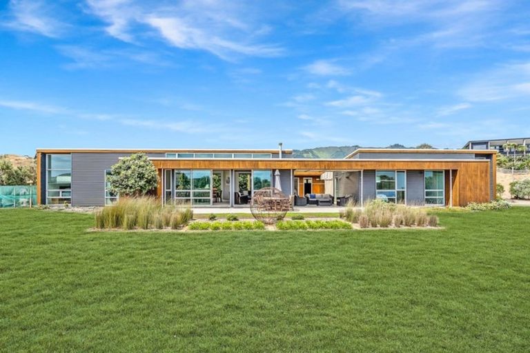 Photo of property in 40 Raukawa Road, Peka Peka, Waikanae, 5391