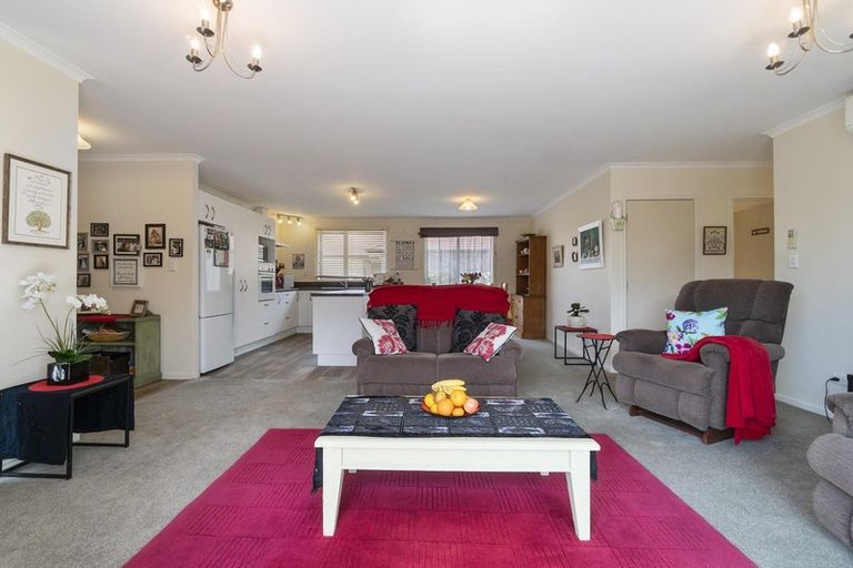 Photo of property in 11 Raabia Close, Parakai, 0830