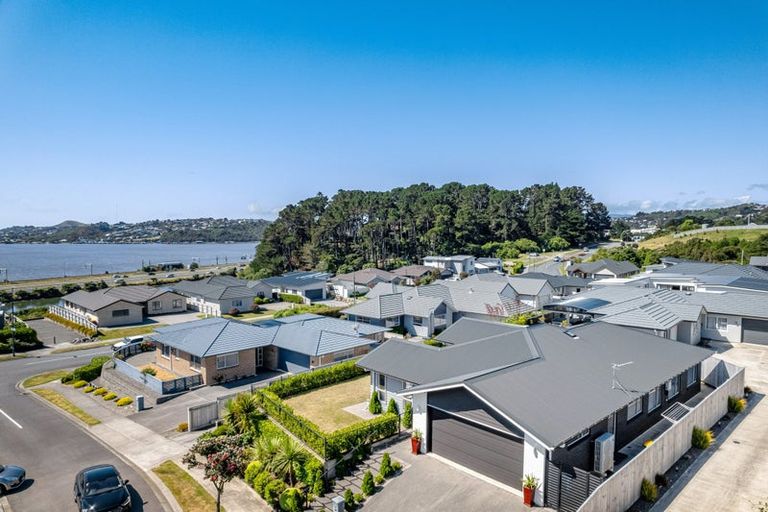 Photo of property in 5 Margaret Shields Avenue, Aotea, Porirua, 5024