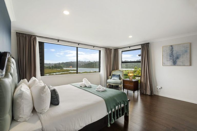 Photo of property in 16 Schopolo Place, Schnapper Rock, Auckland, 0632
