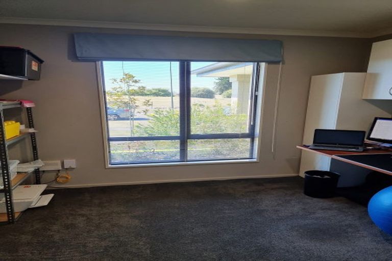 Photo of property in 16 Bottle Lake Drive, Parklands, Christchurch, 8083