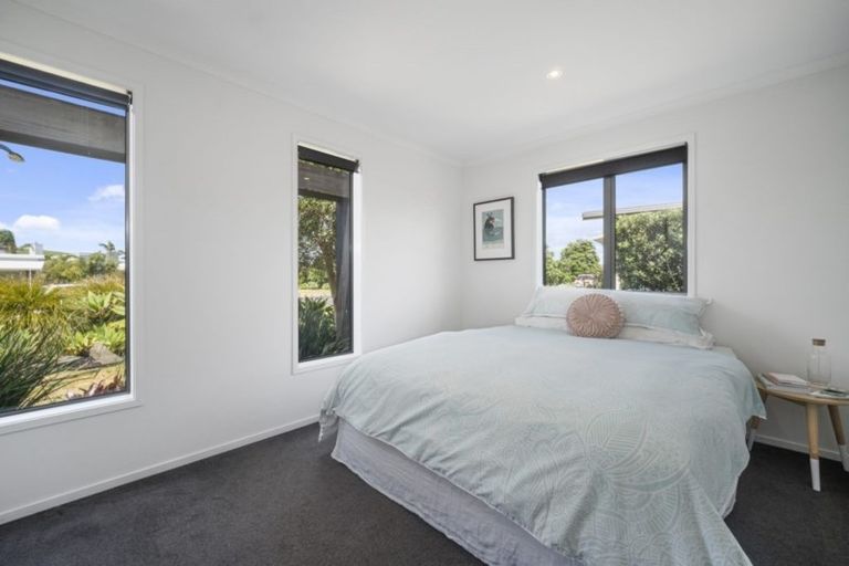 Photo of property in 5 Tohora Crescent, Omaha, 0986