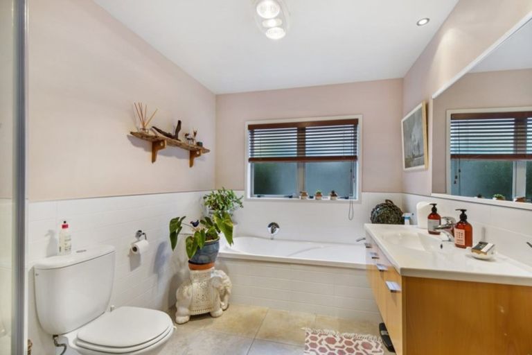 Photo of property in 38 Rewarewa Place, Matua, Tauranga, 3110