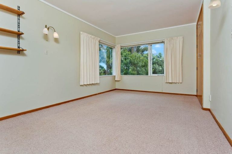 Photo of property in 8 Radiata Lane, Chatswood, Auckland, 0626