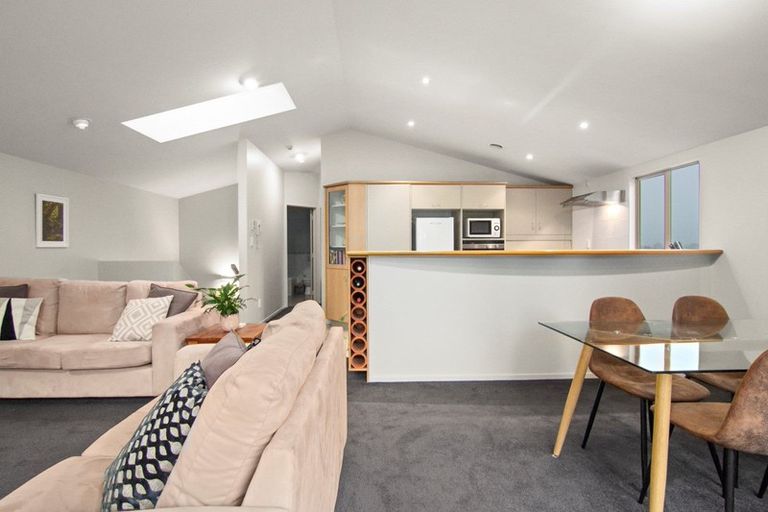 Photo of property in 2/20 Ruakiwi Road, Hamilton Lake, Hamilton, 3204