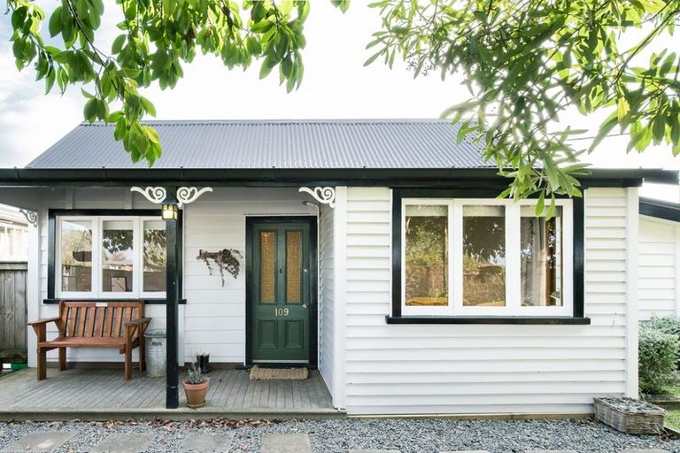 Photo of property in 109 Shakespeare Street, Leamington, Cambridge, 3432