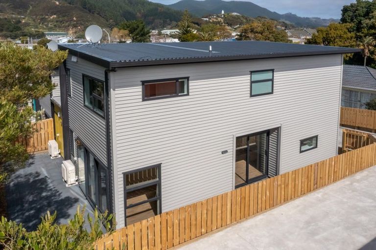 Photo of property in 77 Amohia Street, Paraparaumu, 5032