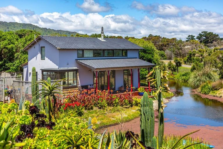 Photo of property in 106 Paetawa Road, Peka Peka, Waikanae, 5391