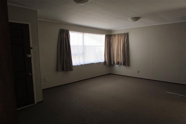 Photo of property in 4 Ballial Place, West Harbour, Auckland, 0618