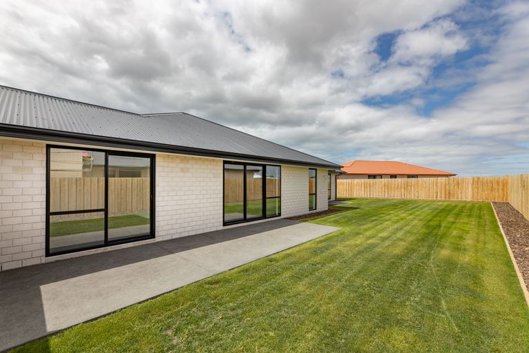 Photo of property in 10 Johnson Avenue, Amberley, 7410