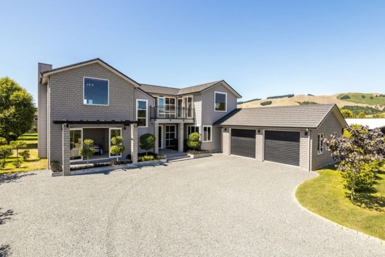 Photo of property in 16 Montgomery Crescent, Kinloch, Taupo, 3377