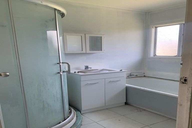 Photo of property in 1 Ettrick Place, Mangere East, Auckland, 2024