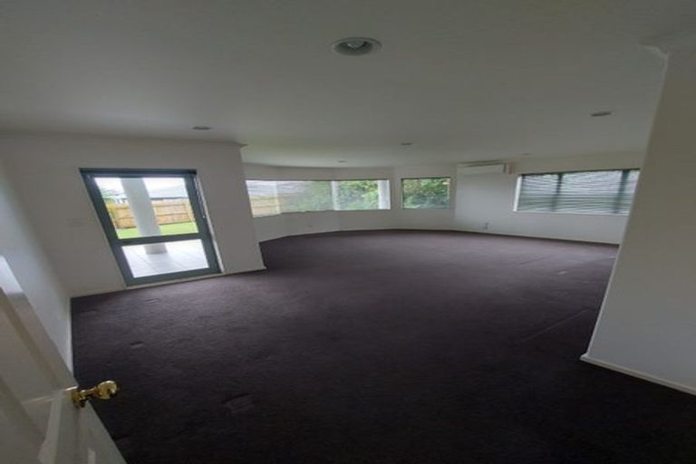 Photo of property in 92 Whangaparaoa Road, Red Beach, 0932