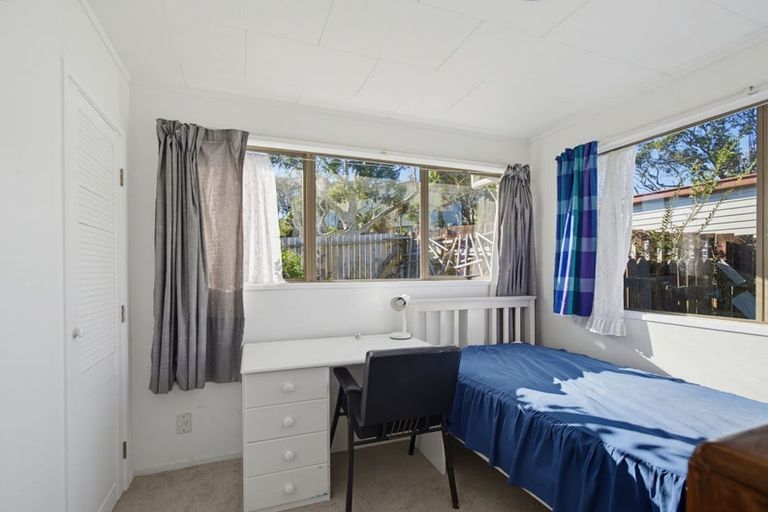 Photo of property in 6 Jenanne Place, Totara Vale, Auckland, 0629