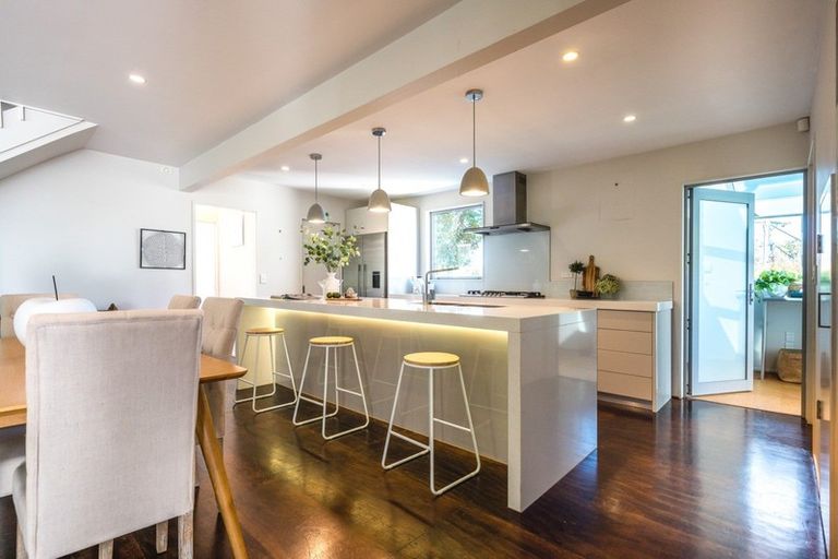 Photo of property in 88 Queens Drive, Oneroa, Waiheke Island, 1081