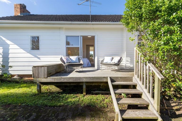 Photo of property in 1/516 Glenfield Road, Bayview, Auckland, 0629
