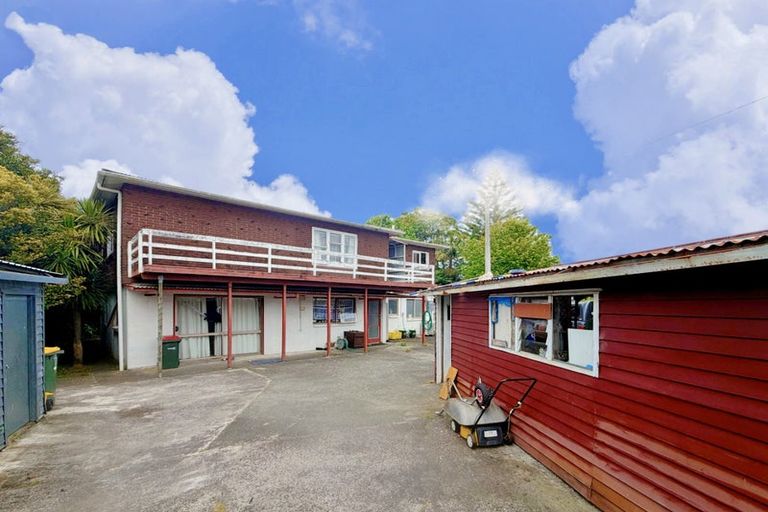 Photo of property in 12 Rathgar Road, Henderson, Auckland, 0610