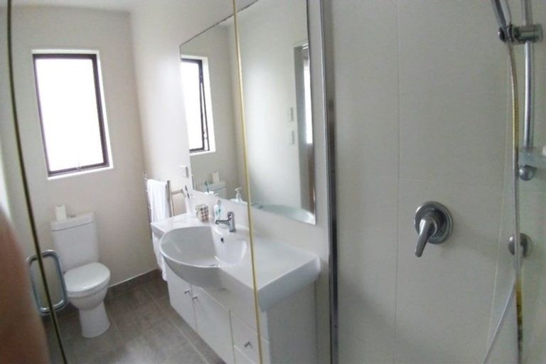 Photo of property in 17 Zara Court, Windsor Park, Auckland, 0632