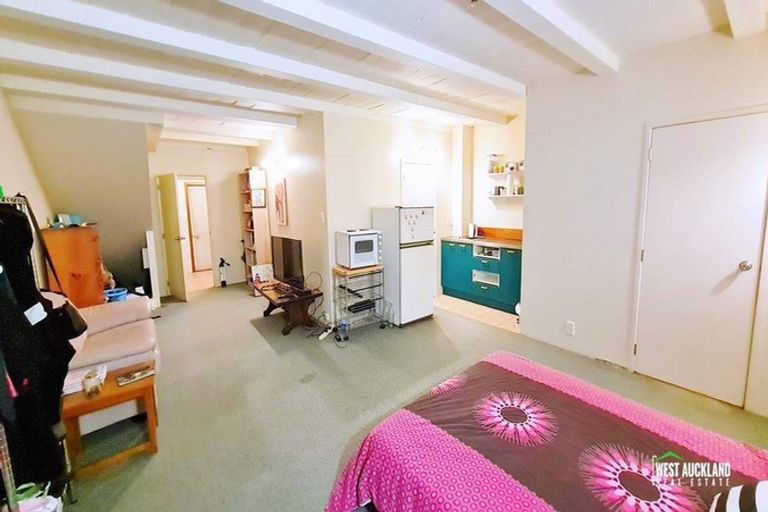 Photo of property in 12 Captain Scott Road, Glen Eden, Auckland, 0602