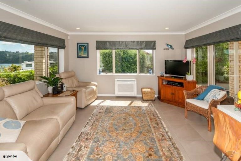Photo of property in 57 Kittiwake Drive, Schnapper Rock, Auckland, 0632