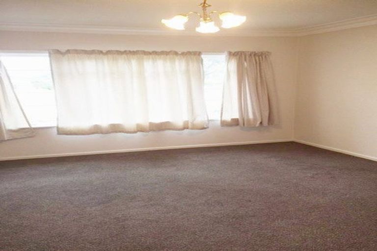 Photo of property in 4 Queen Mary Avenue, New Lynn, Auckland, 0600