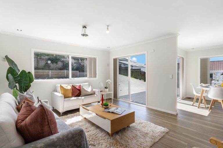 Photo of property in 2/55 Verran Road, Birkenhead, Auckland, 0626