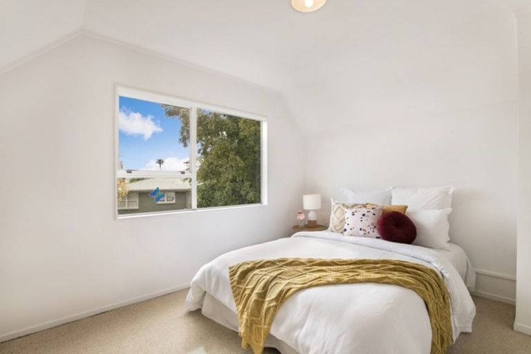 Photo of property in 2/58 Opaheke Road, Opaheke, Papakura, 2113