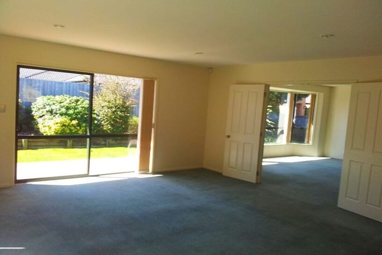 Photo of property in 18 Amoka Crescent, Parklands, Christchurch, 8083