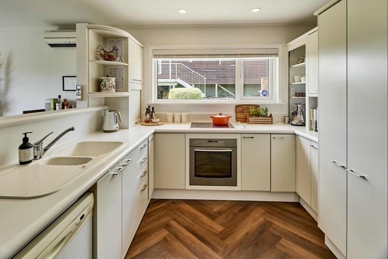 Photo of property in 16 Raynham Way, Silverstream, Upper Hutt, 5019