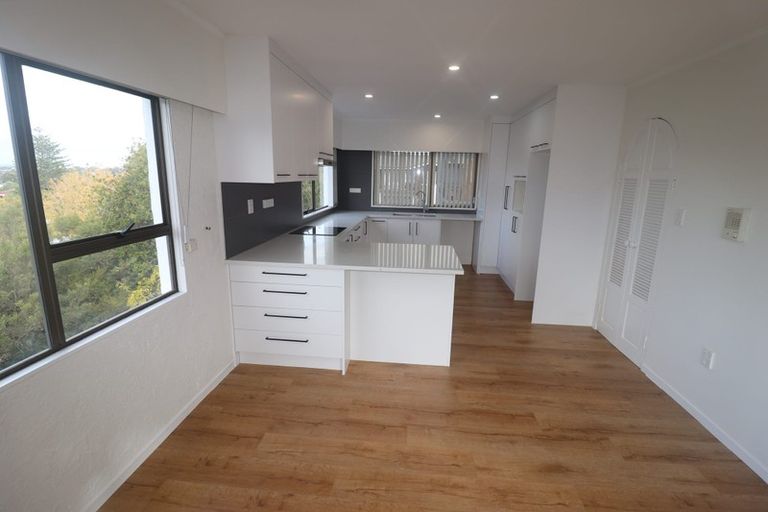 Photo of property in 2/177 Forrest Hill Road, Forrest Hill, Auckland, 0620