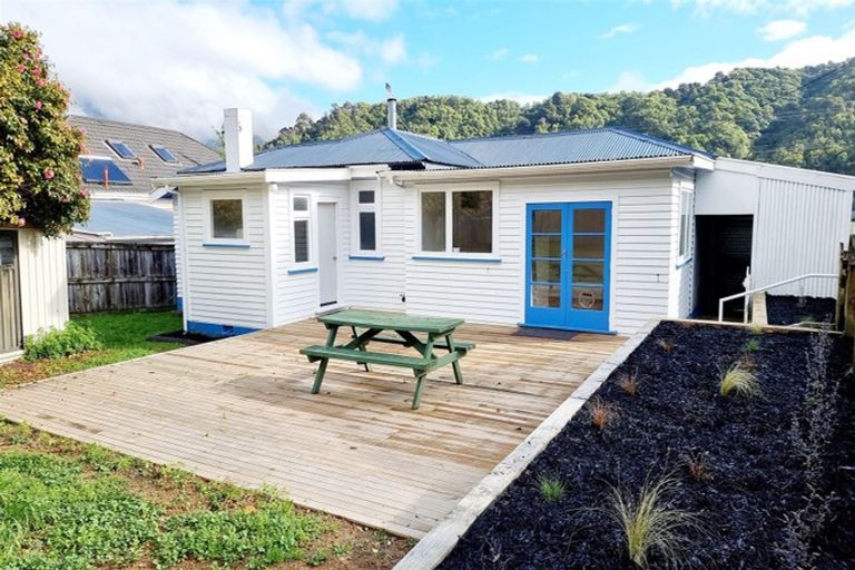 Photo of property in 94a Waikawa Road, Picton, 7220