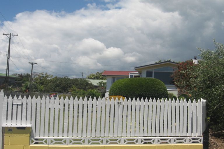 Photo of property in 36 Lee Street, Te Puke, 3119