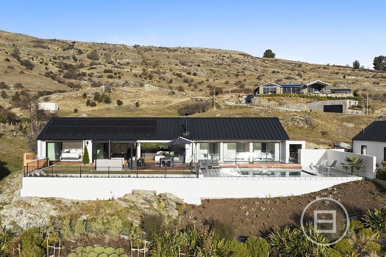 Photo of property in 5 Red Deer Rise, Kelvin Heights, Queenstown, 9300