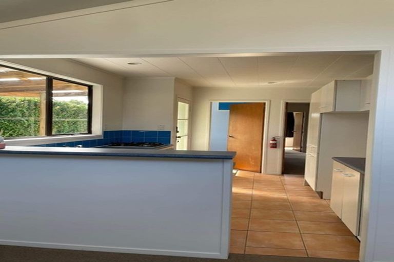 Photo of property in 64 Tamahere Drive, Glenfield, Auckland, 0629