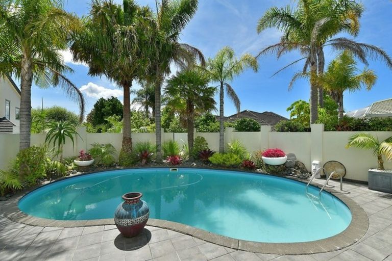 Photo of property in 8 Hobie Court, West Harbour, Auckland, 0618