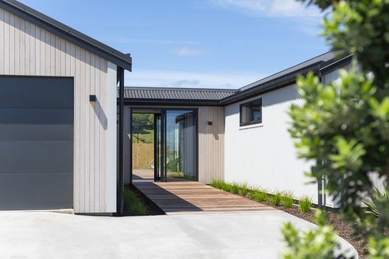 Photo of property in 3 Makakahi Street, Lytton West, 4071