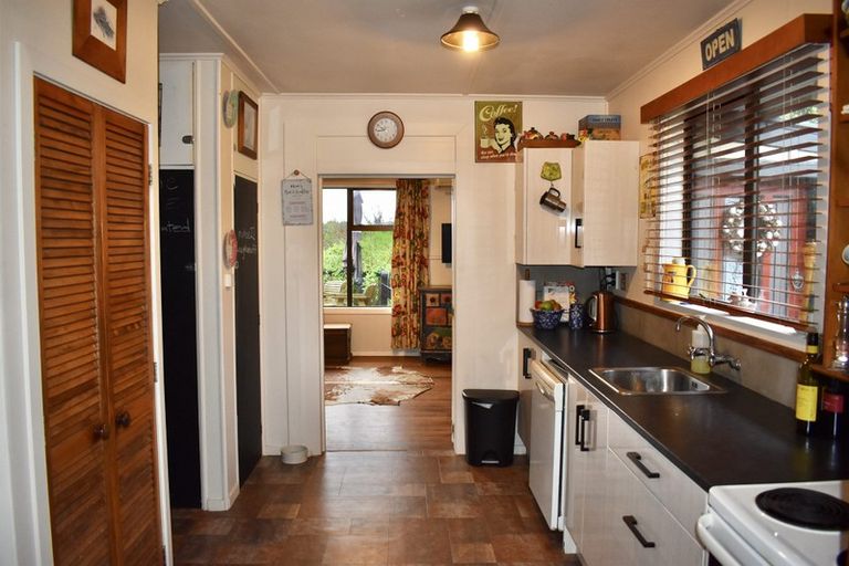 Photo of property in 22 Mahoe Street, Otaki Beach, Otaki, 5512