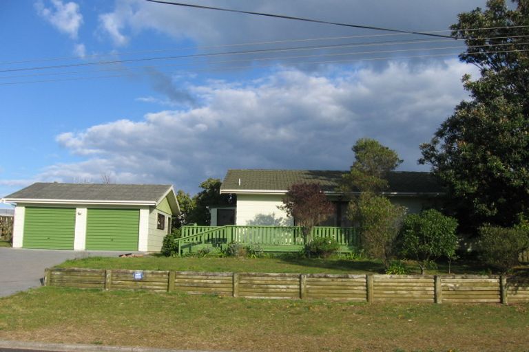 Photo of property in 400 Linton Crescent, Whangamata, 3620