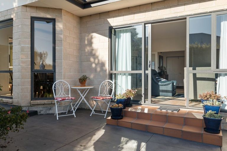 Photo of property in 41 Highcrest Heights, Westmorland, Christchurch, 8025